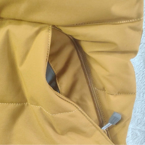 NWT Carhartt Womens Montana Insulated Reversible Vest Size Medium Relaxed Tan 🔥 - Picture 12 of 13